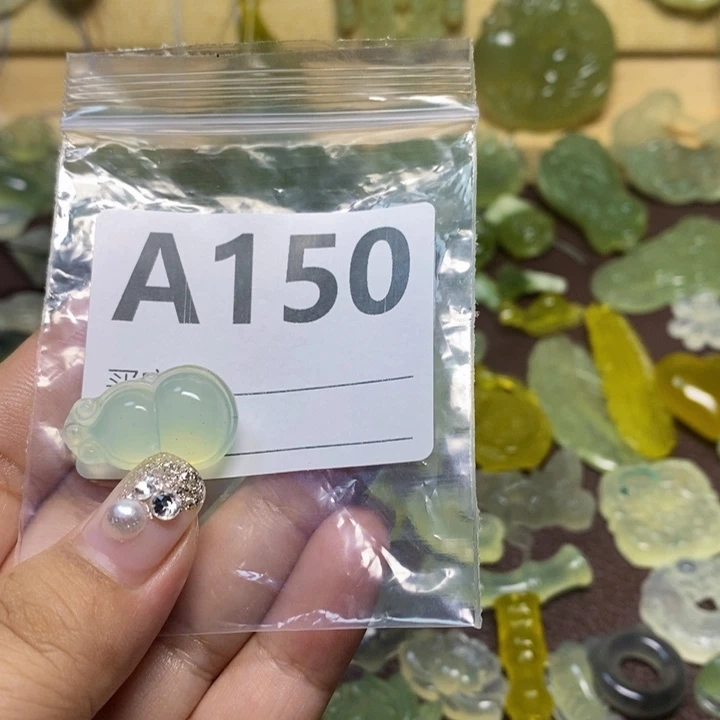 风***中蛇纹石玉未镶嵌颈饰