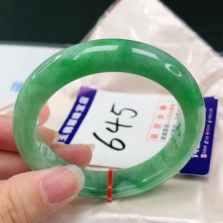 翡翠手镯未镶嵌翡翠
