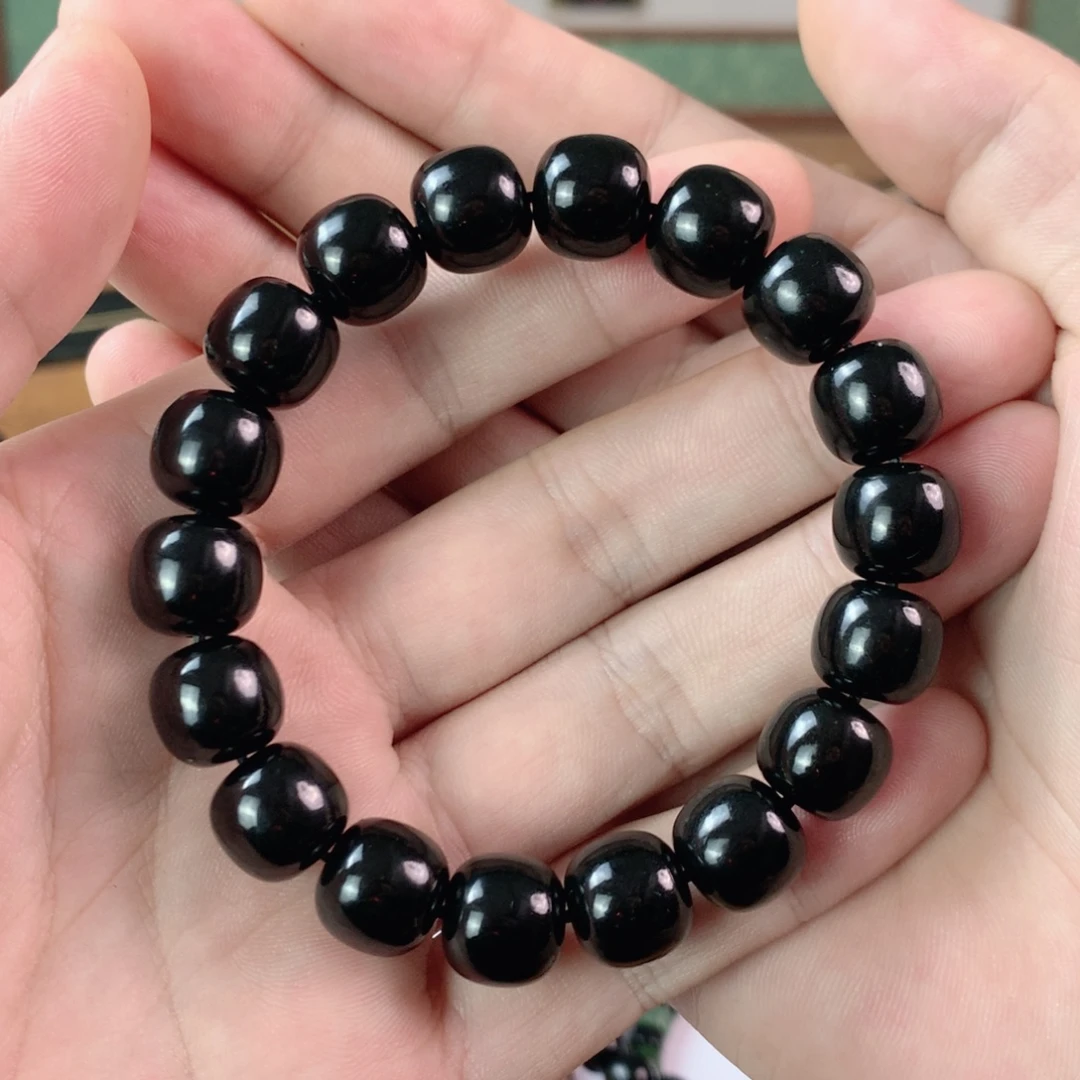 戴***强和田玉未镶嵌颈饰