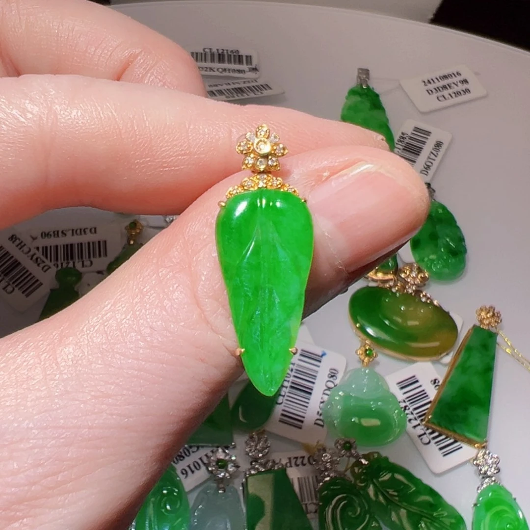翡翠18K金镶嵌颈饰