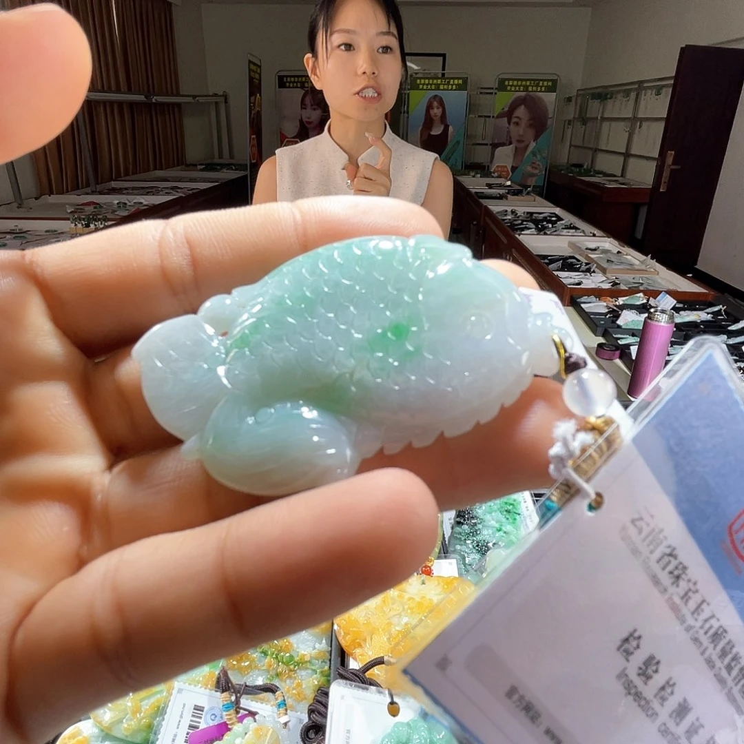 翡翠未镶嵌颈饰一