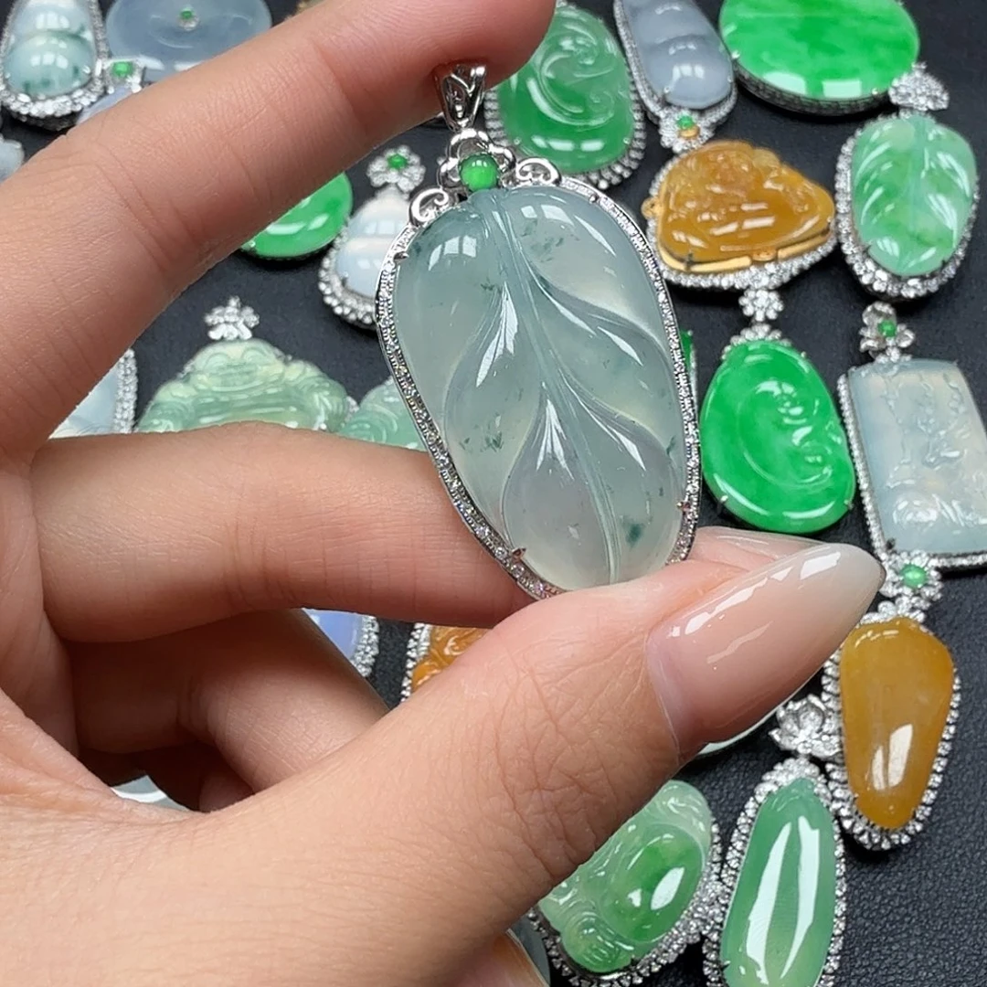 翡翠18K金镶嵌颈饰