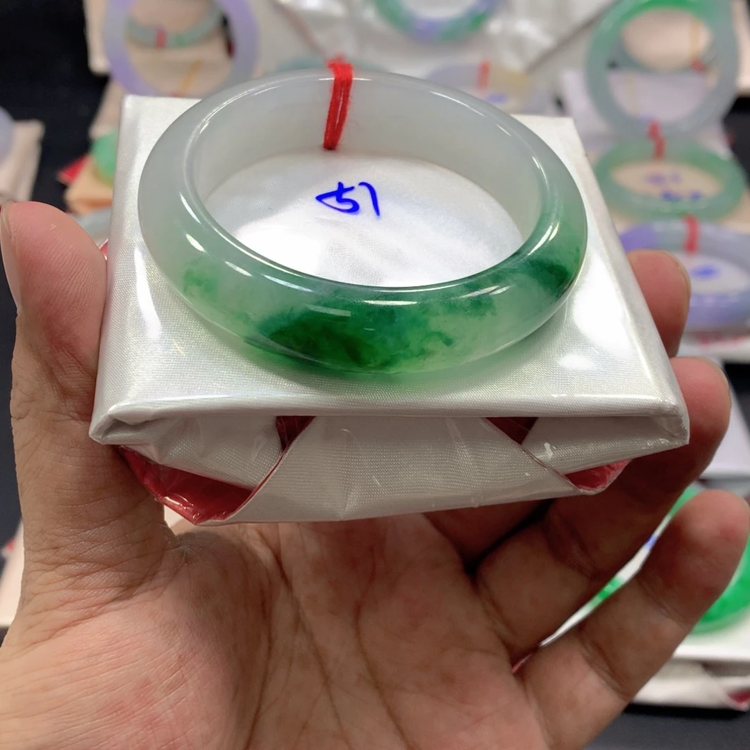 湘***豆翡翠未镶嵌手镯翡翠