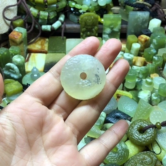 未镶嵌岫玉吊坠岫