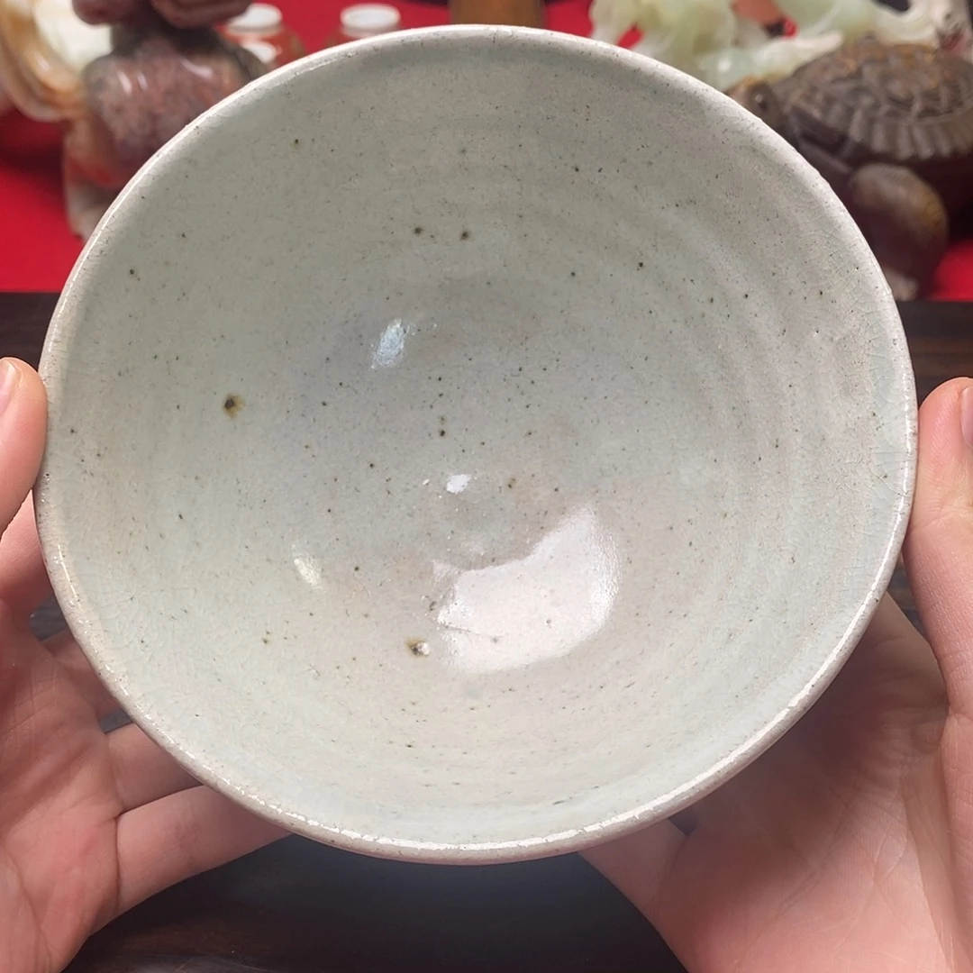 米白色的碗实用有瑕疵