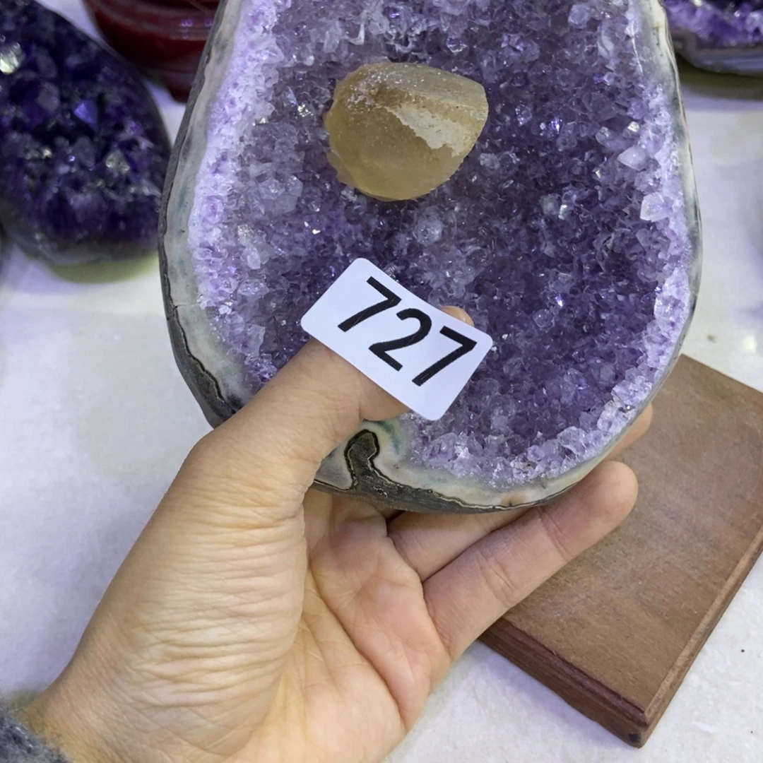 圆****紫晶未镶嵌大型摆件（非配饰）