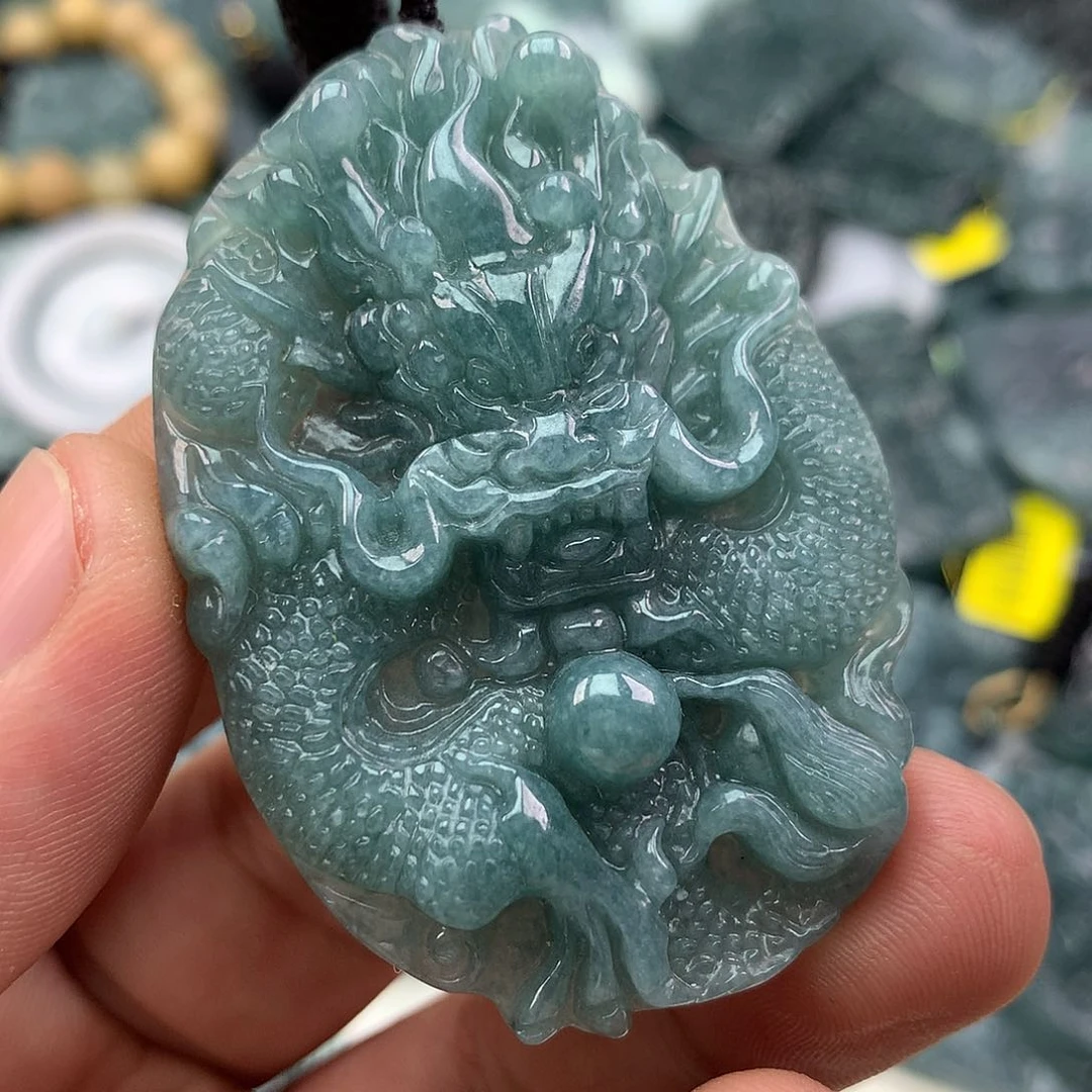 翡翠未镶嵌颈饰龙牌