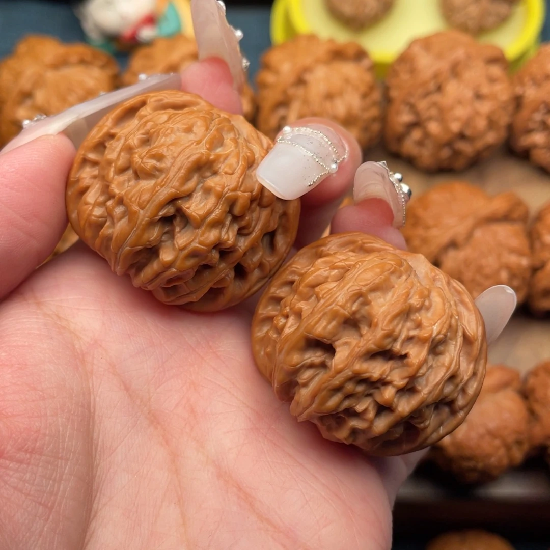 文玩核桃把件全品精配红皮正磨38