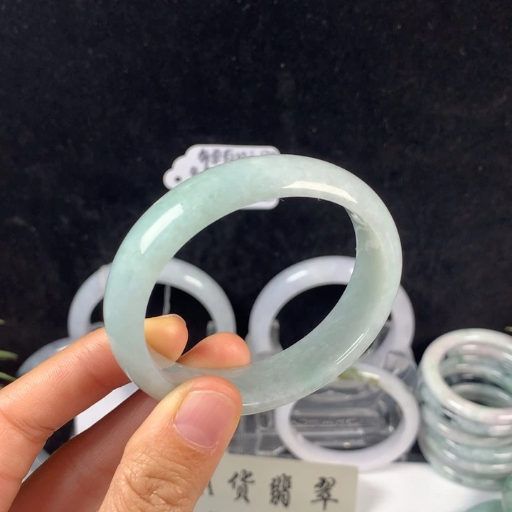 翡翠未镶嵌手镯18号。 53.7圈贵妃正圈51+
