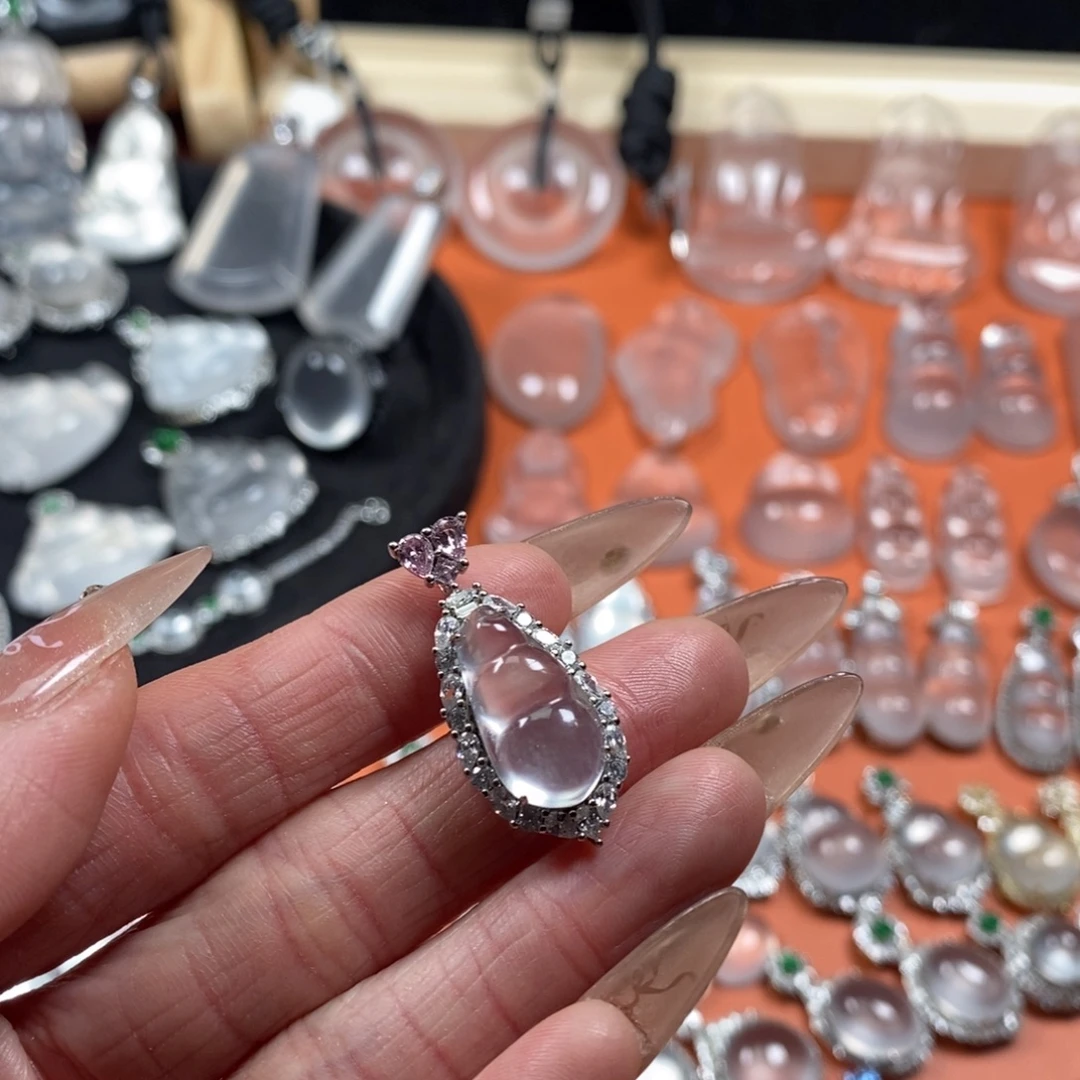 布***熊石英质玉银S925镶嵌颈饰爱心人鱼姬樱花粉福豆