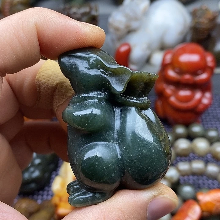 未镶嵌蛇纹石玉颈饰