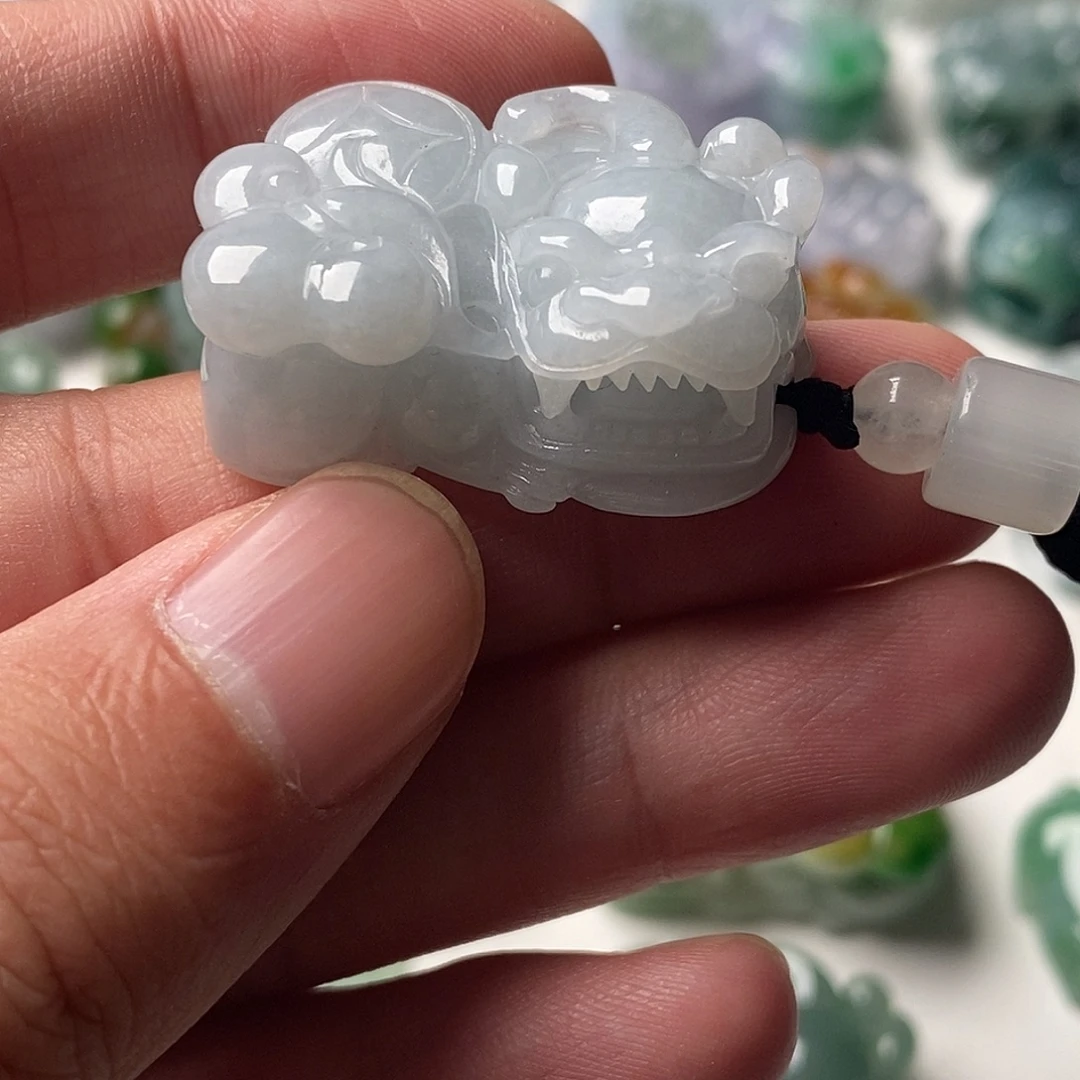 翡翠未镶嵌颈饰貔貅