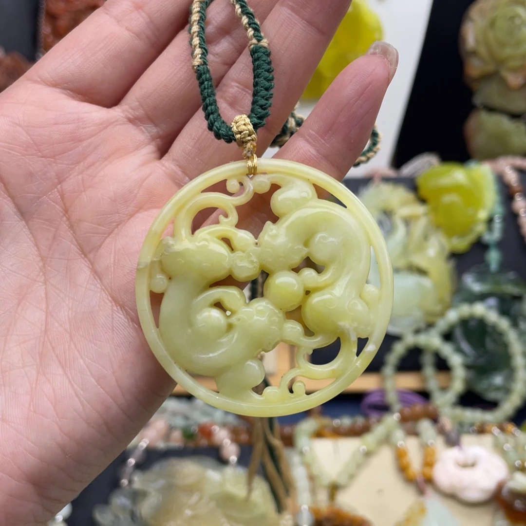 蛇纹石玉未镶嵌颈饰