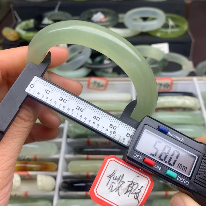 蛇纹石玉未镶嵌手镯981