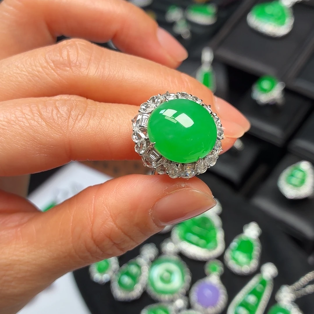 翡翠18K金镶嵌颈饰