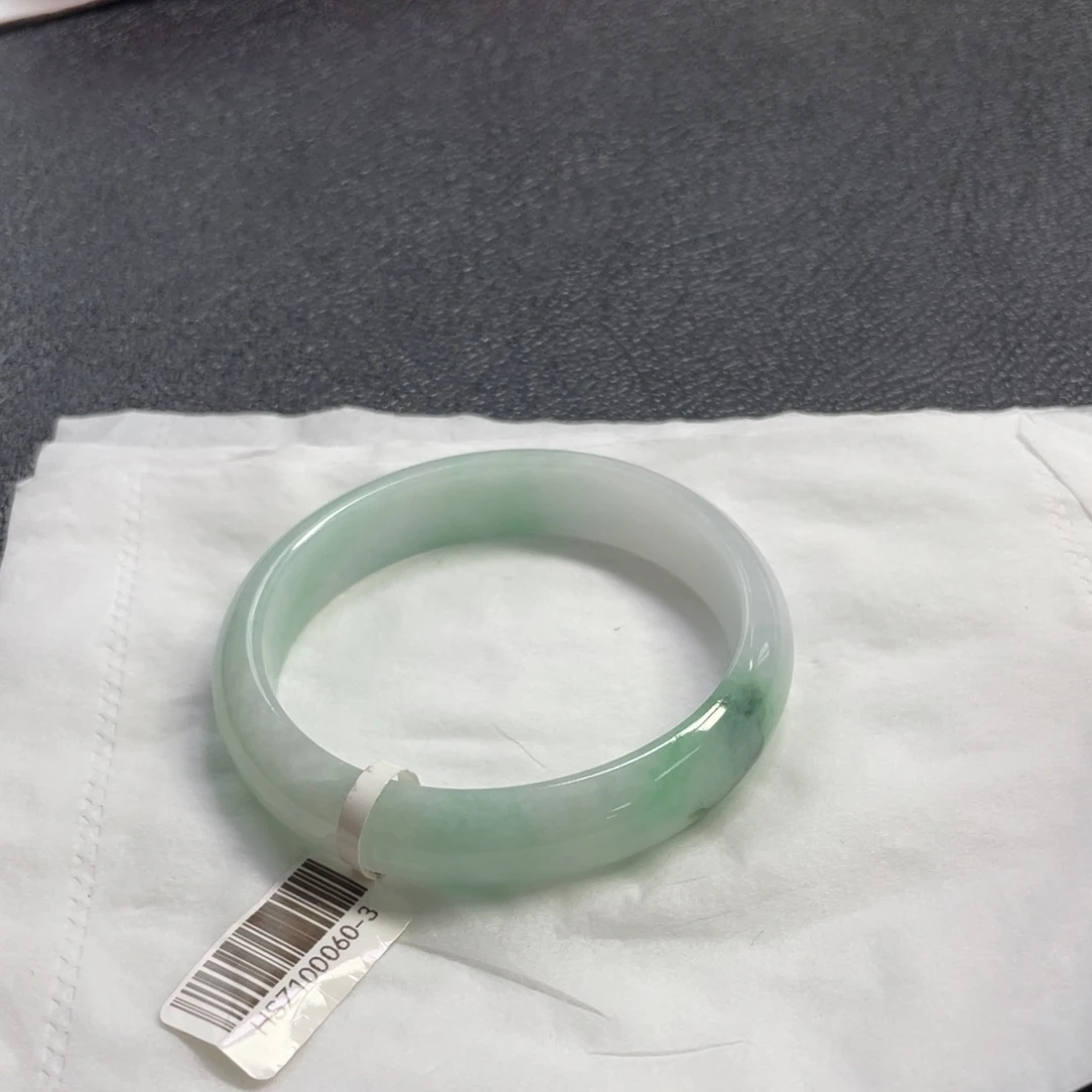 翡翠未镶嵌手镯55贵妃
