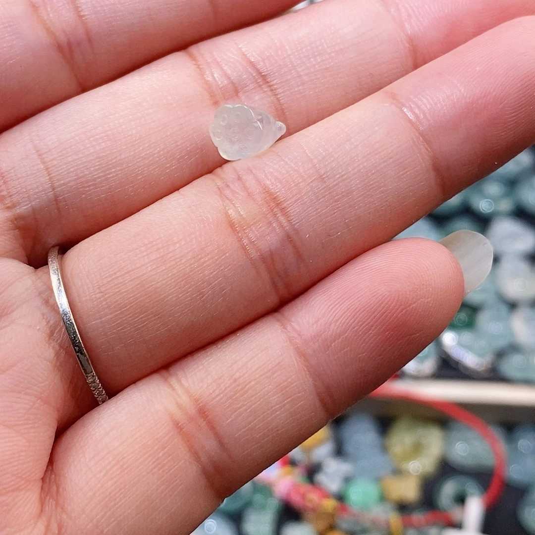 翡翠未镶嵌颈饰白月光莲蓬