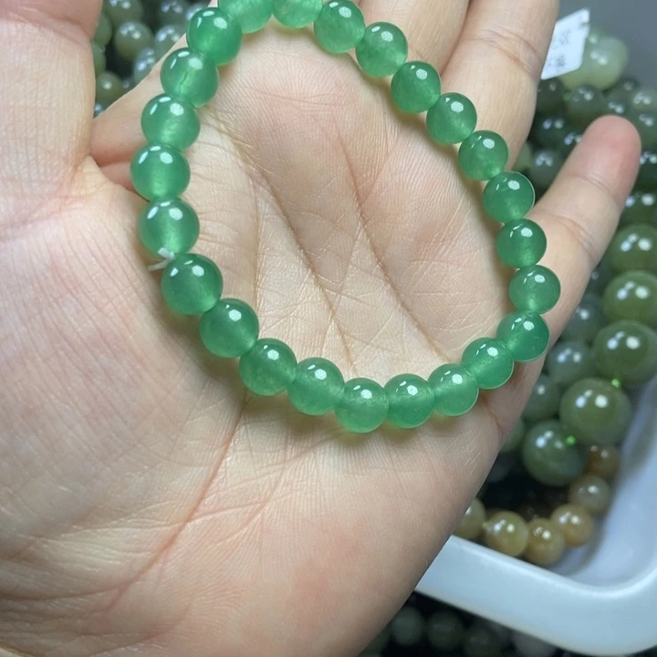 颈饰未镶嵌透闪石质玉卡8