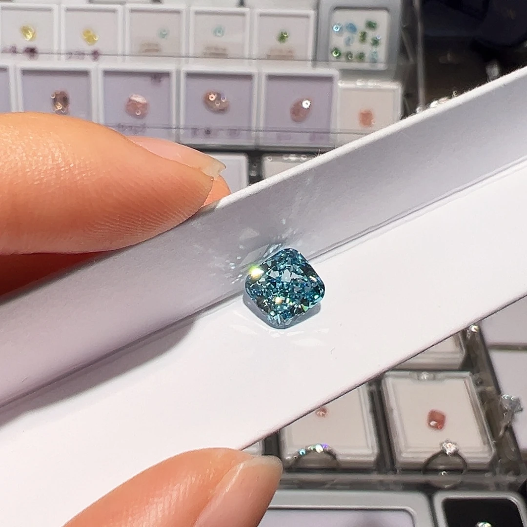 合成钻石裸石垫形3.03ct艳彩蓝