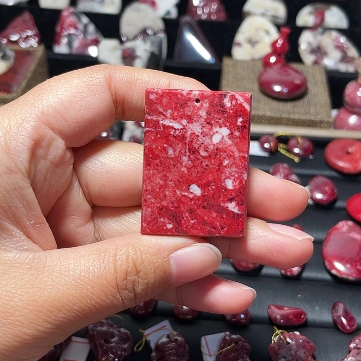 天然辰砂原石无事牌24.1克