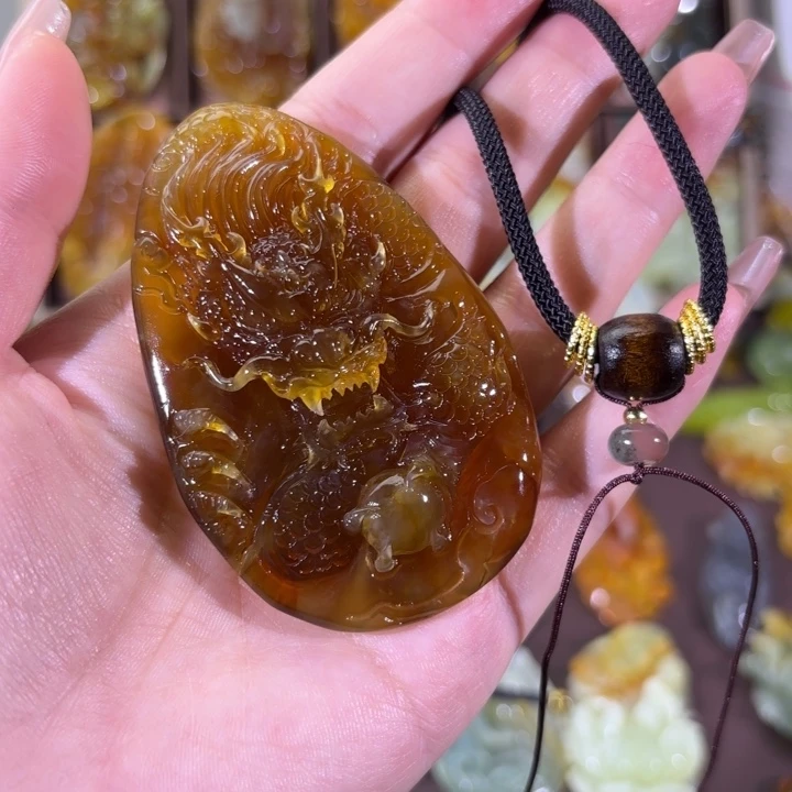 未镶嵌蛇纹石玉颈饰璐随机发