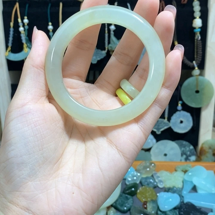 蛇纹石玉合金颈饰手镯