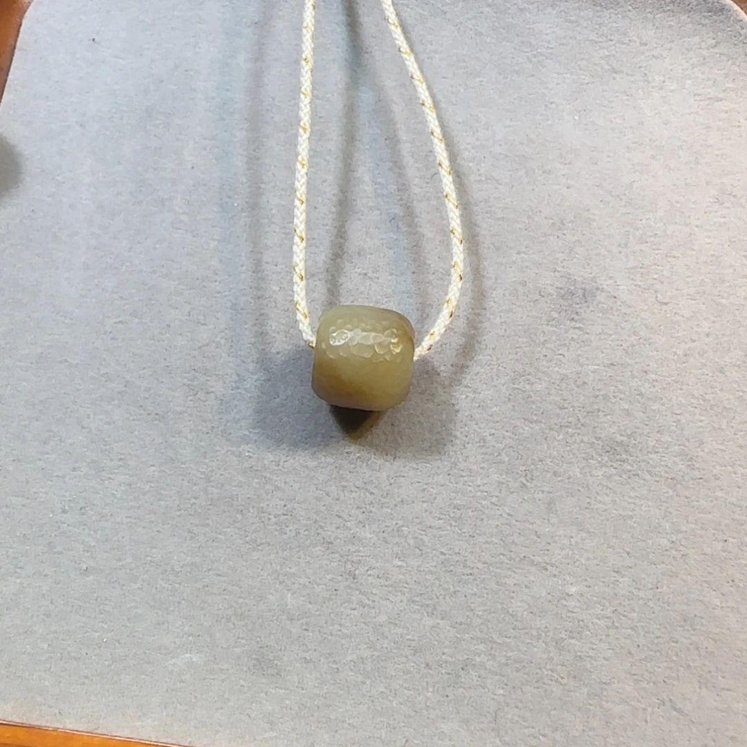 和田玉未镶嵌颈饰糖白路路通老型珠