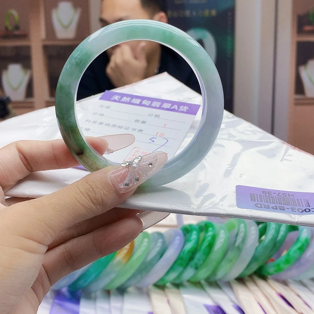 翡翠手镯未镶嵌55678999988899990099