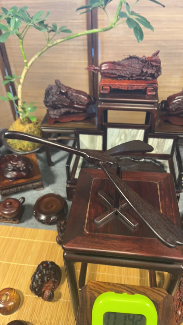 小叶紫檀飞鸟摆件