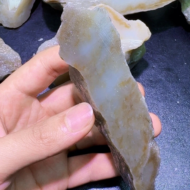 未镶嵌和田玉（糖玉）珠宝半成品