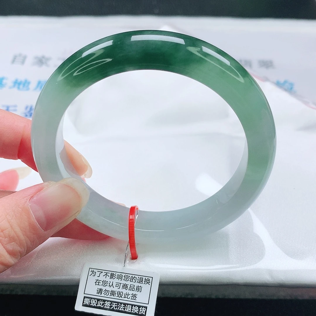 翡翠手镯未镶嵌55圈