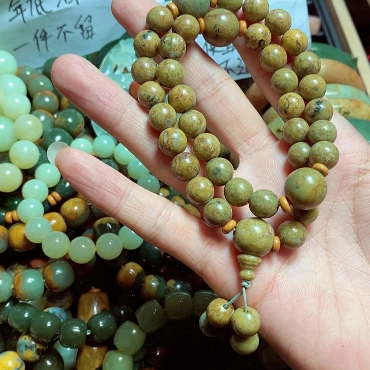 岫岩河磨玉（透闪石质玉）颈饰未镶嵌