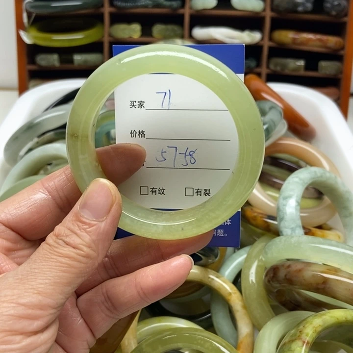 蛇纹石玉未镶嵌手镯