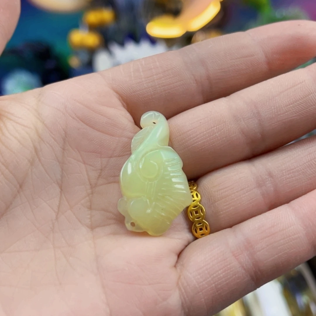 蛇纹石玉颈饰未镶嵌灵芝如意