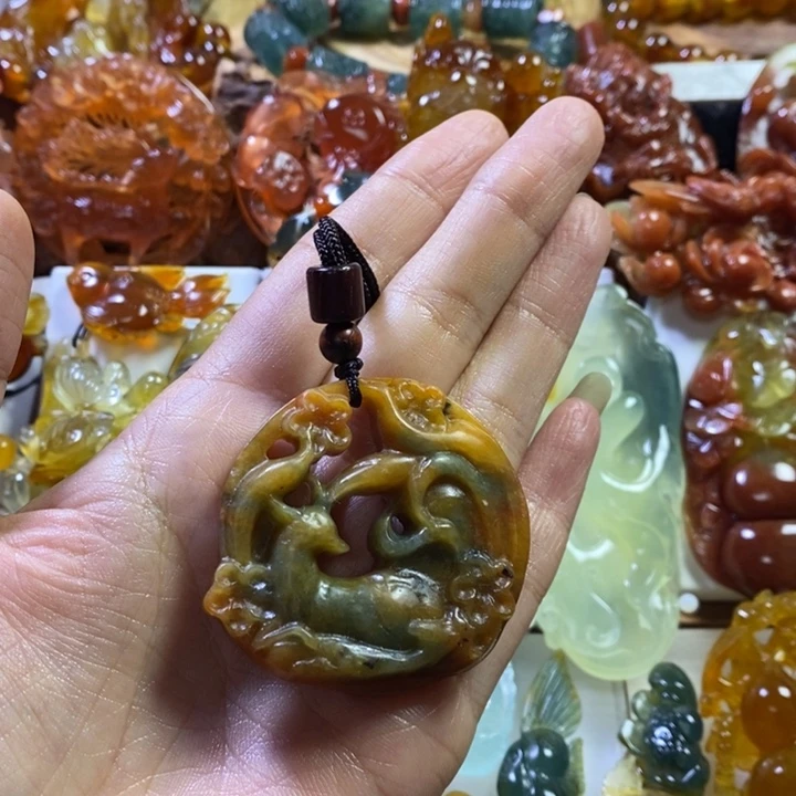 蛇纹石玉未镶嵌颈饰