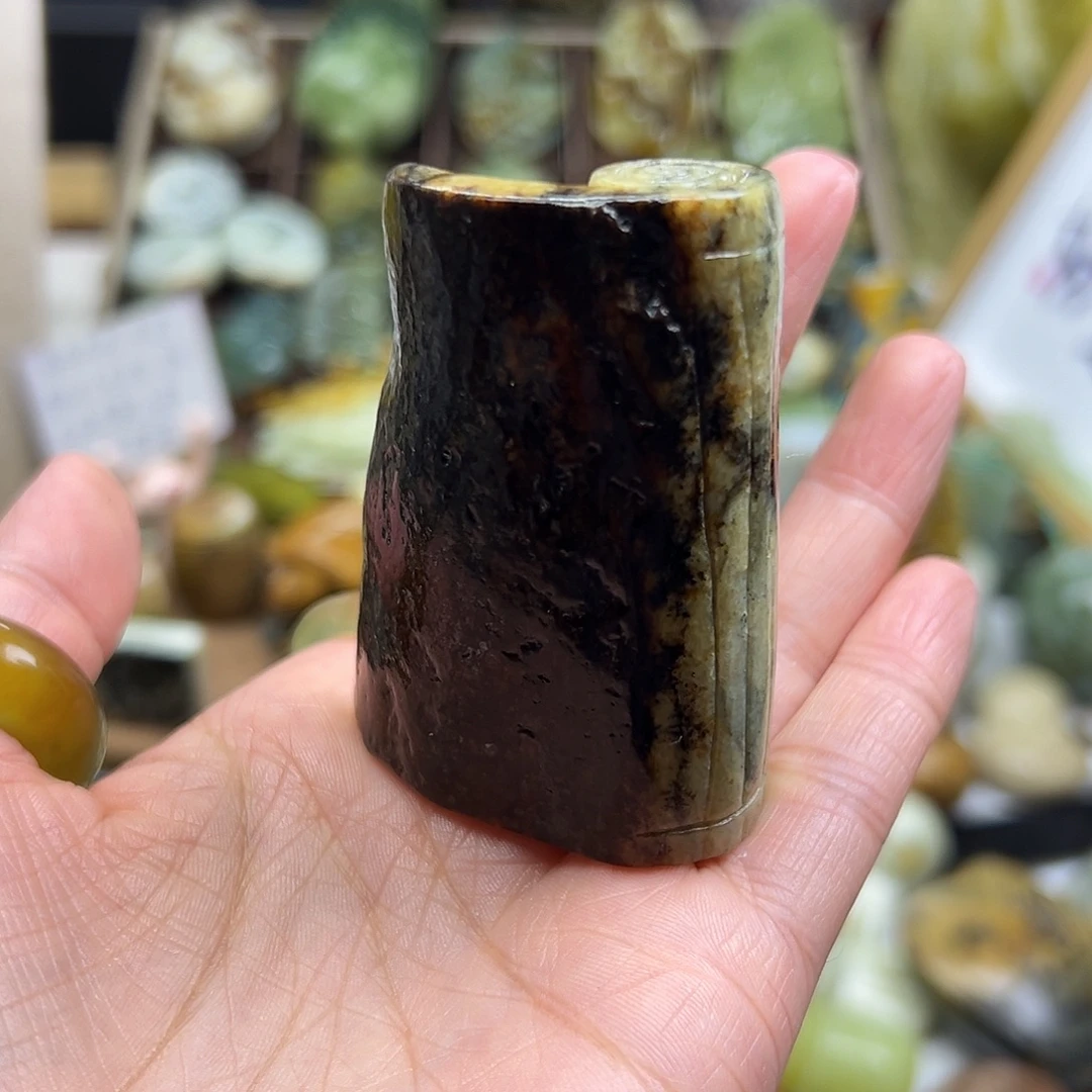 岫岩河磨玉（透闪石质玉）未镶嵌颈饰河磨玉书卷