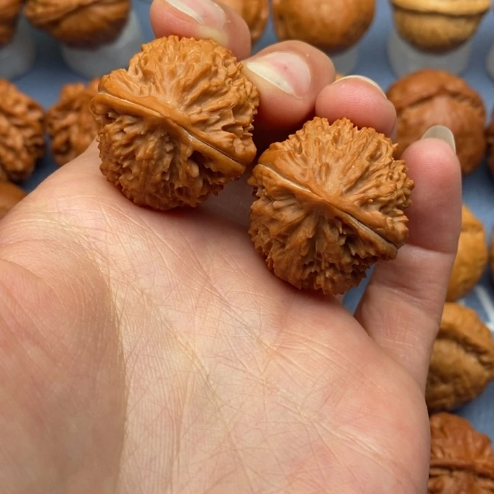 文玩核桃把件小狮子头