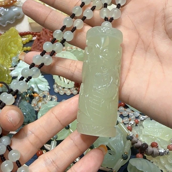 未镶嵌蛇纹石玉吊坠