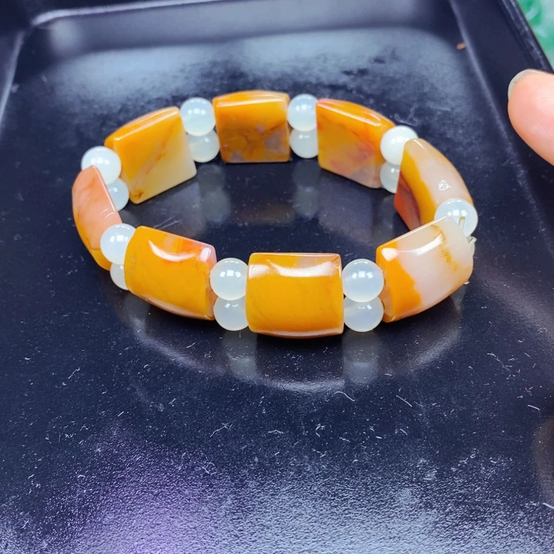 石英质玉（黄龙玉）未镶嵌颈饰