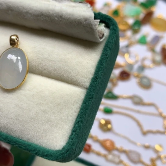 颈饰18K金镶嵌翡翠