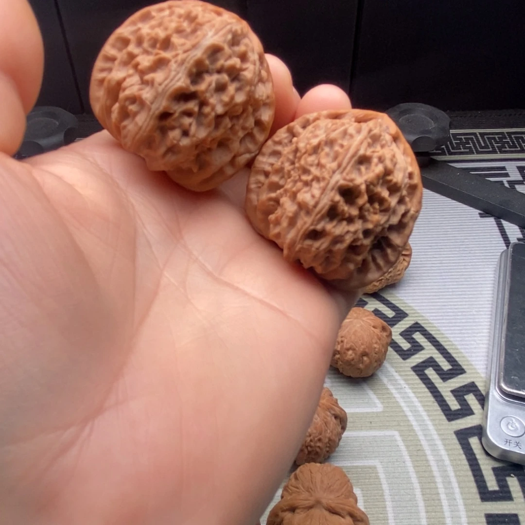 文玩核桃吊坠白狮子40