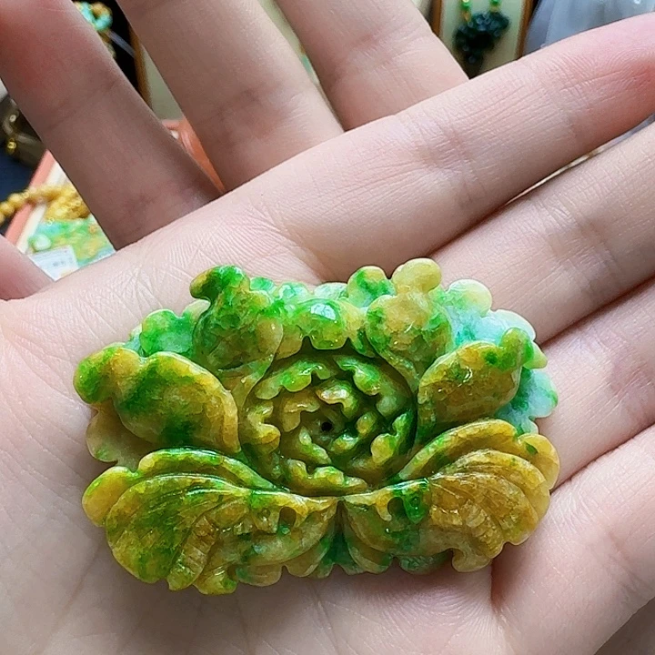 芈***浅翡翠未镶嵌吊坠(赠链)配链子