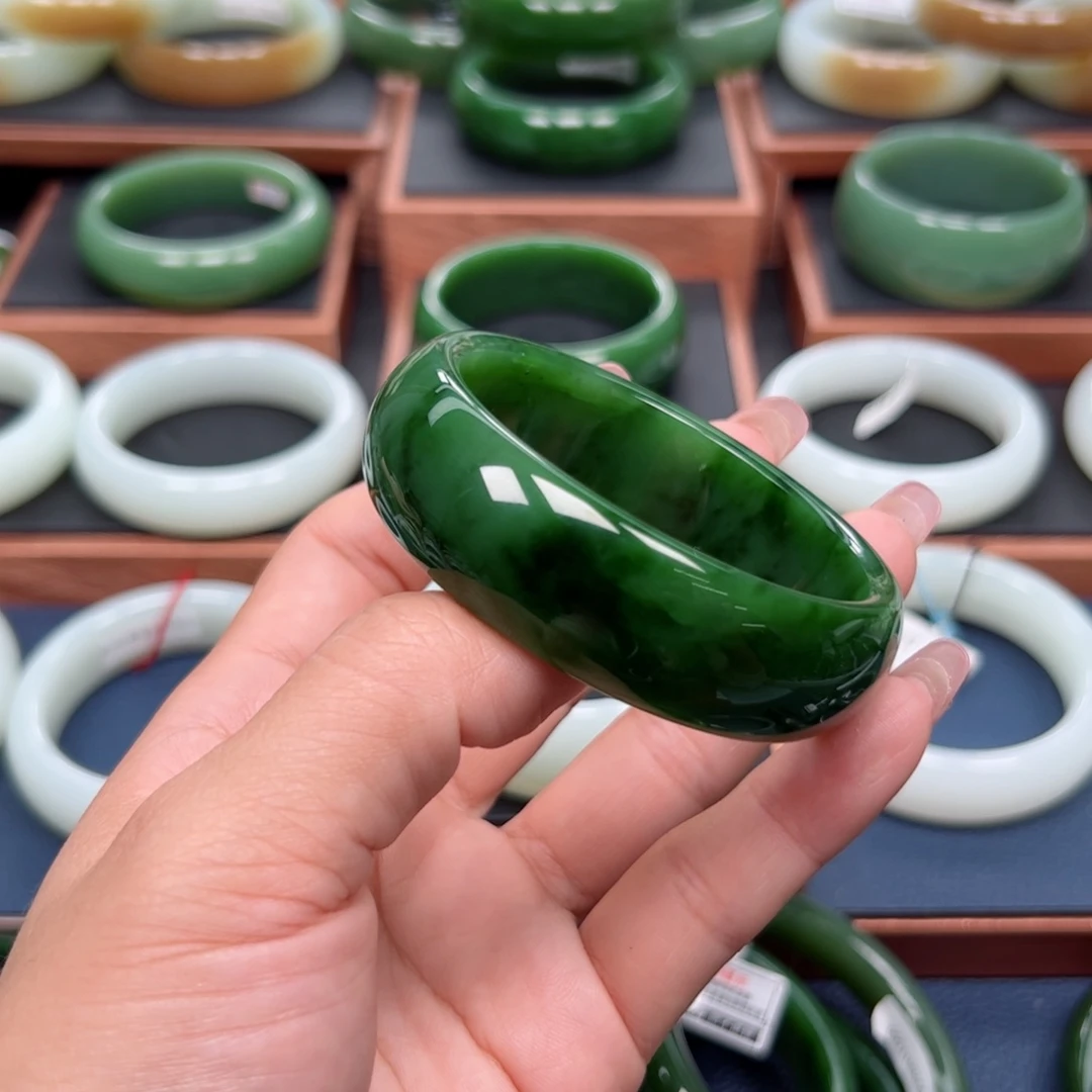 未镶嵌手镯和田玉（碧玉）