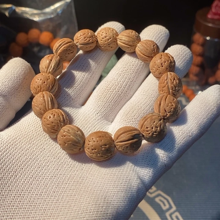 文玩核桃手串……12