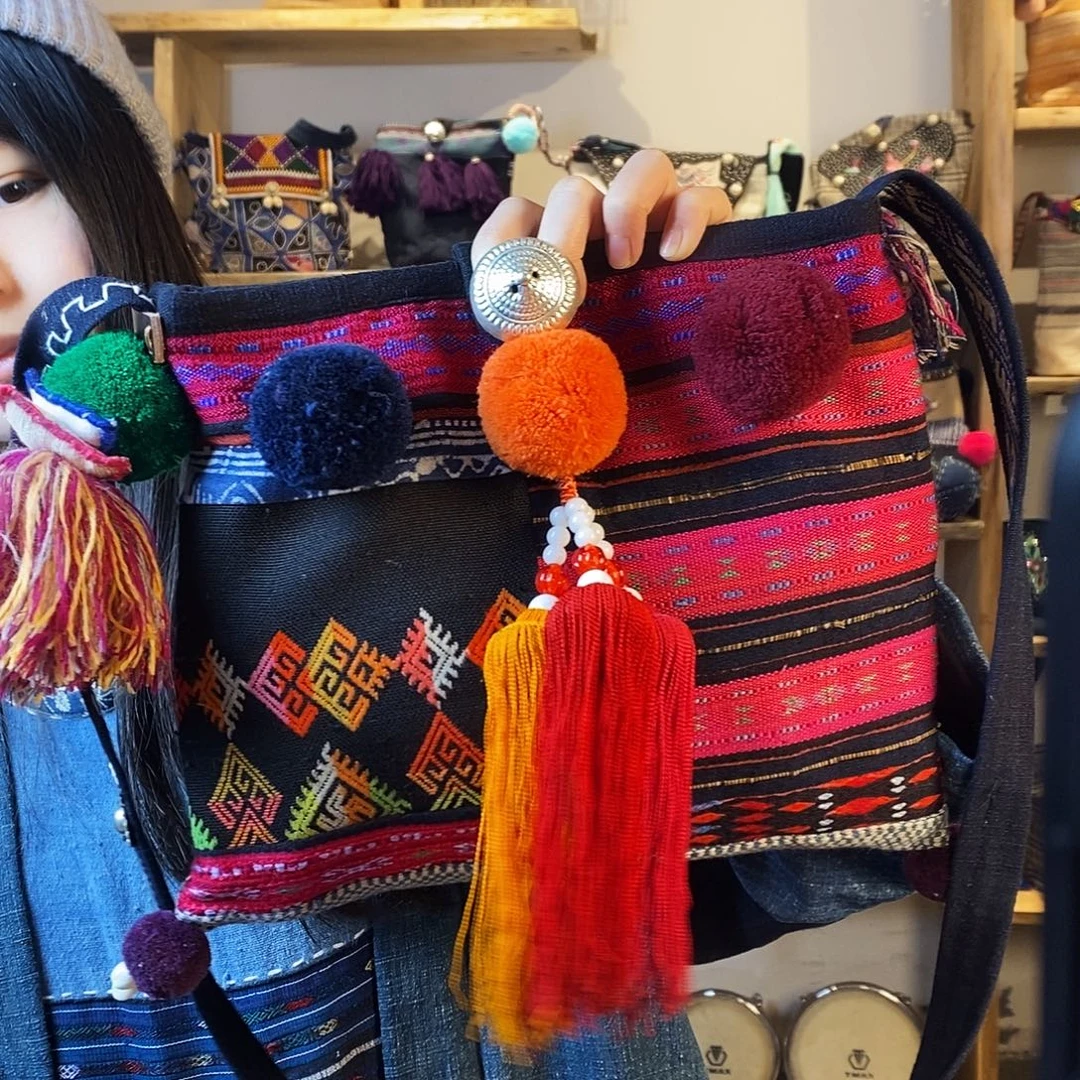 织绣拼布老绣织锦包包