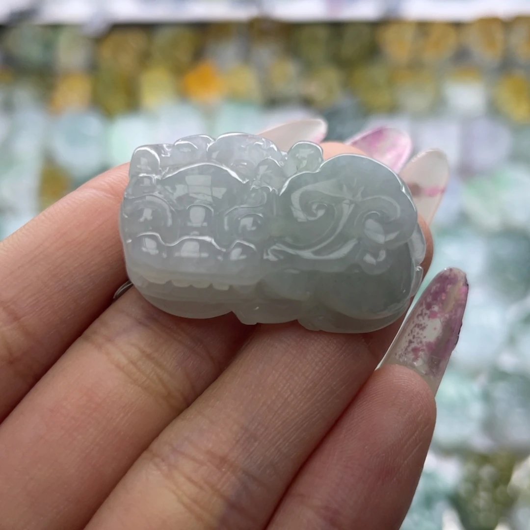 翡翠未镶嵌颈饰貔貅