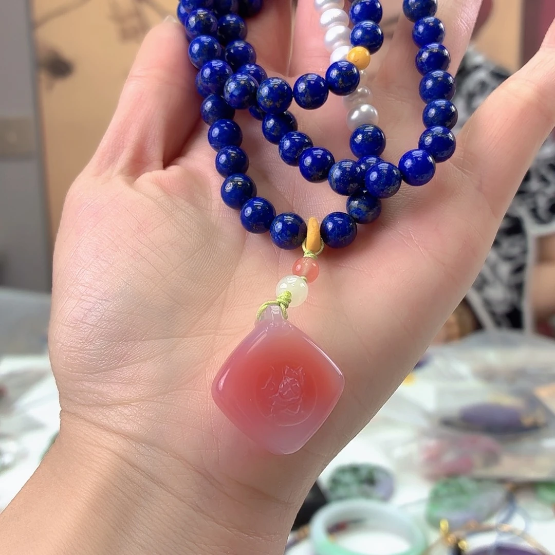 青金石未镶嵌颈饰，