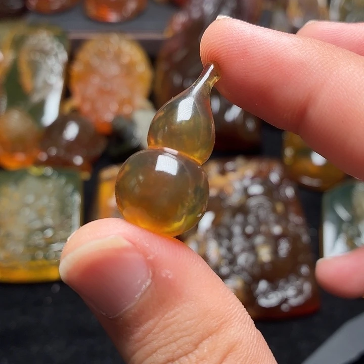 琥珀未镶嵌颈饰32