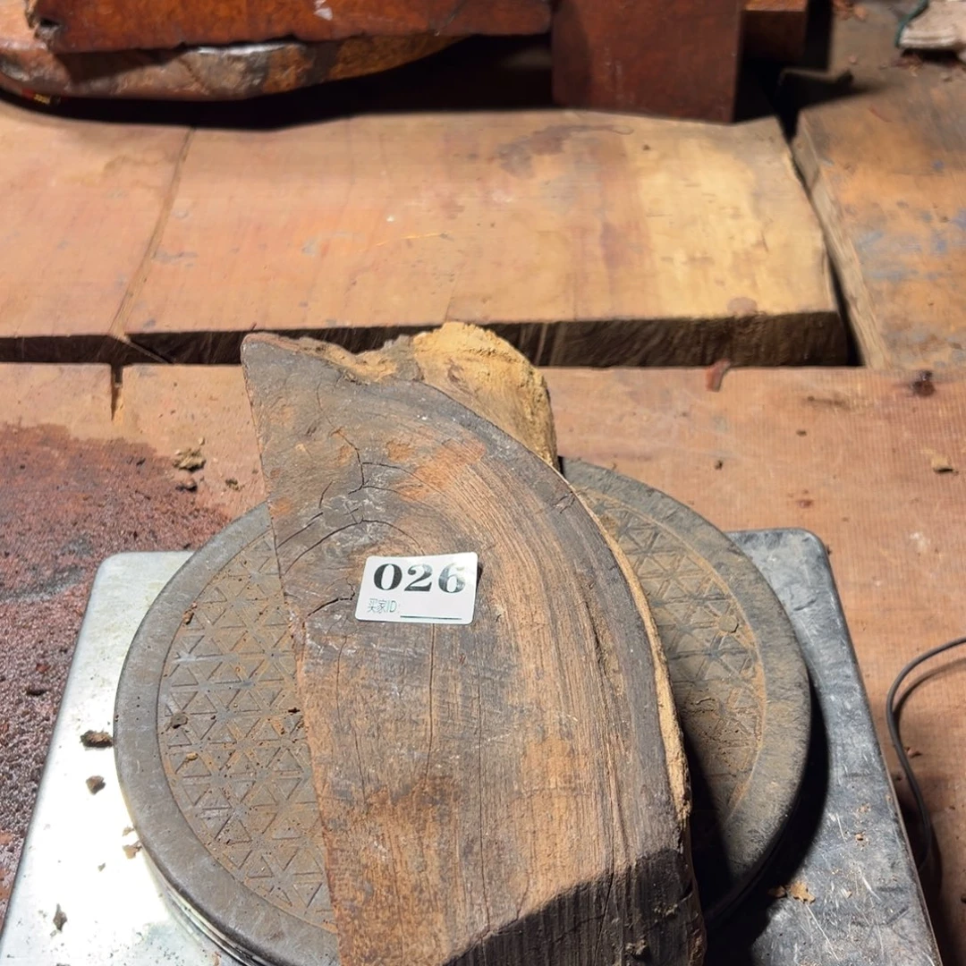 8***起大果紫檀（缅甸花梨）