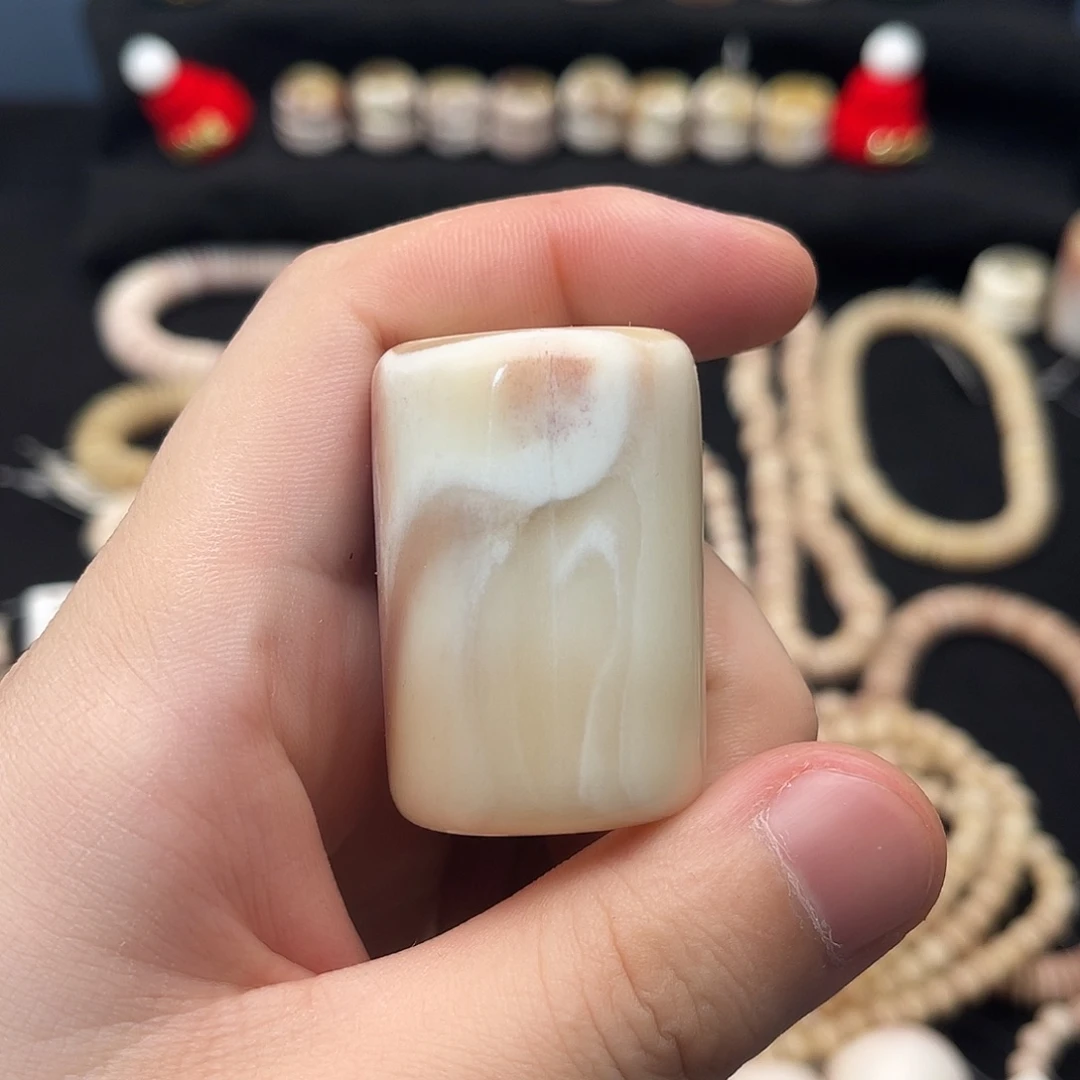 精品驼骨老料手把件